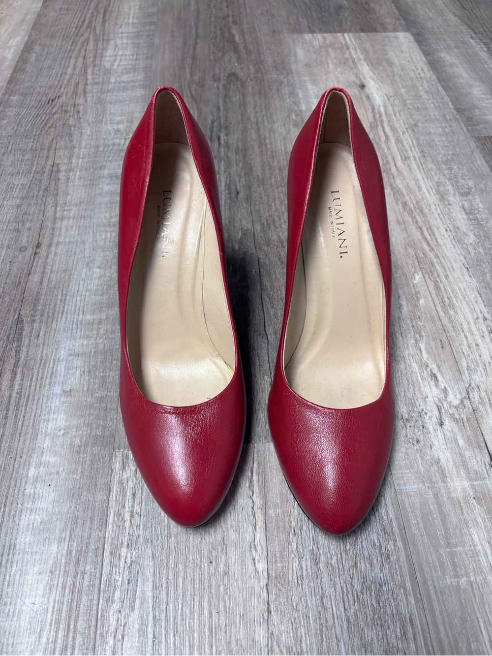 Lumiani Red Italian Leather Classic Round Toe Pumps - Picture 7 of 8